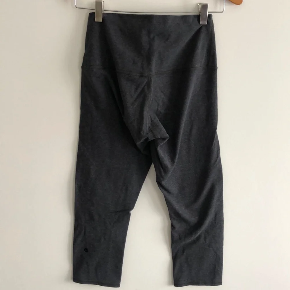 EUC! LULULEMON Capri‎ knit high waist leggings 6 dark heathered grey